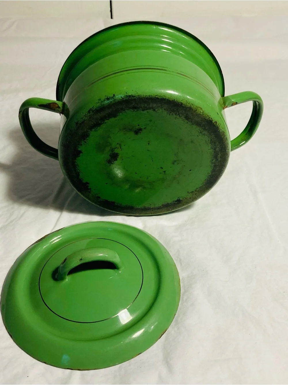 Vintage enamelware pot with lid two handles pistachio green thin gold stripes